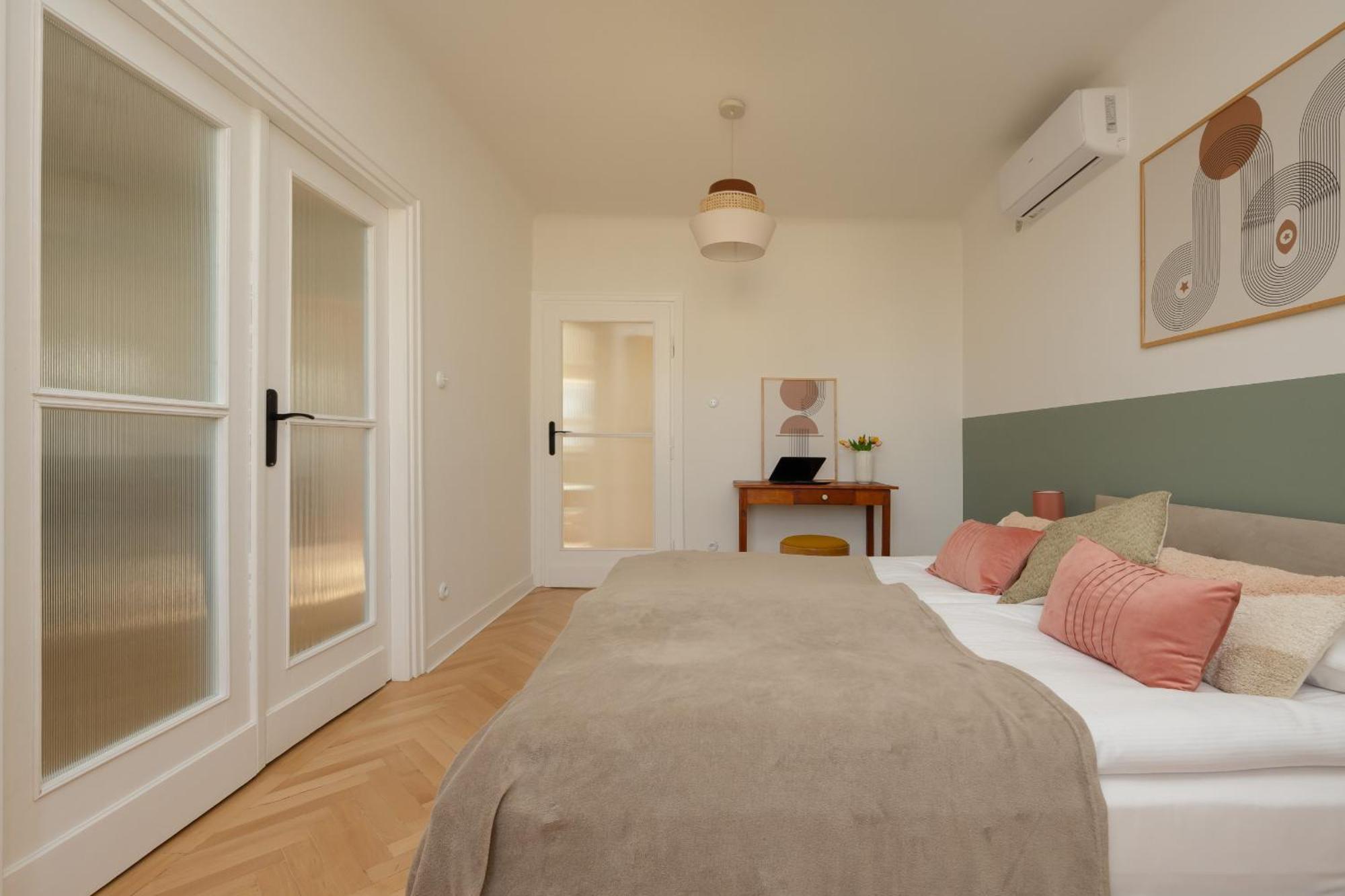Apartment For 6 People Near Royal Baths Park By Renters Prestige Варшава Экстерьер фото